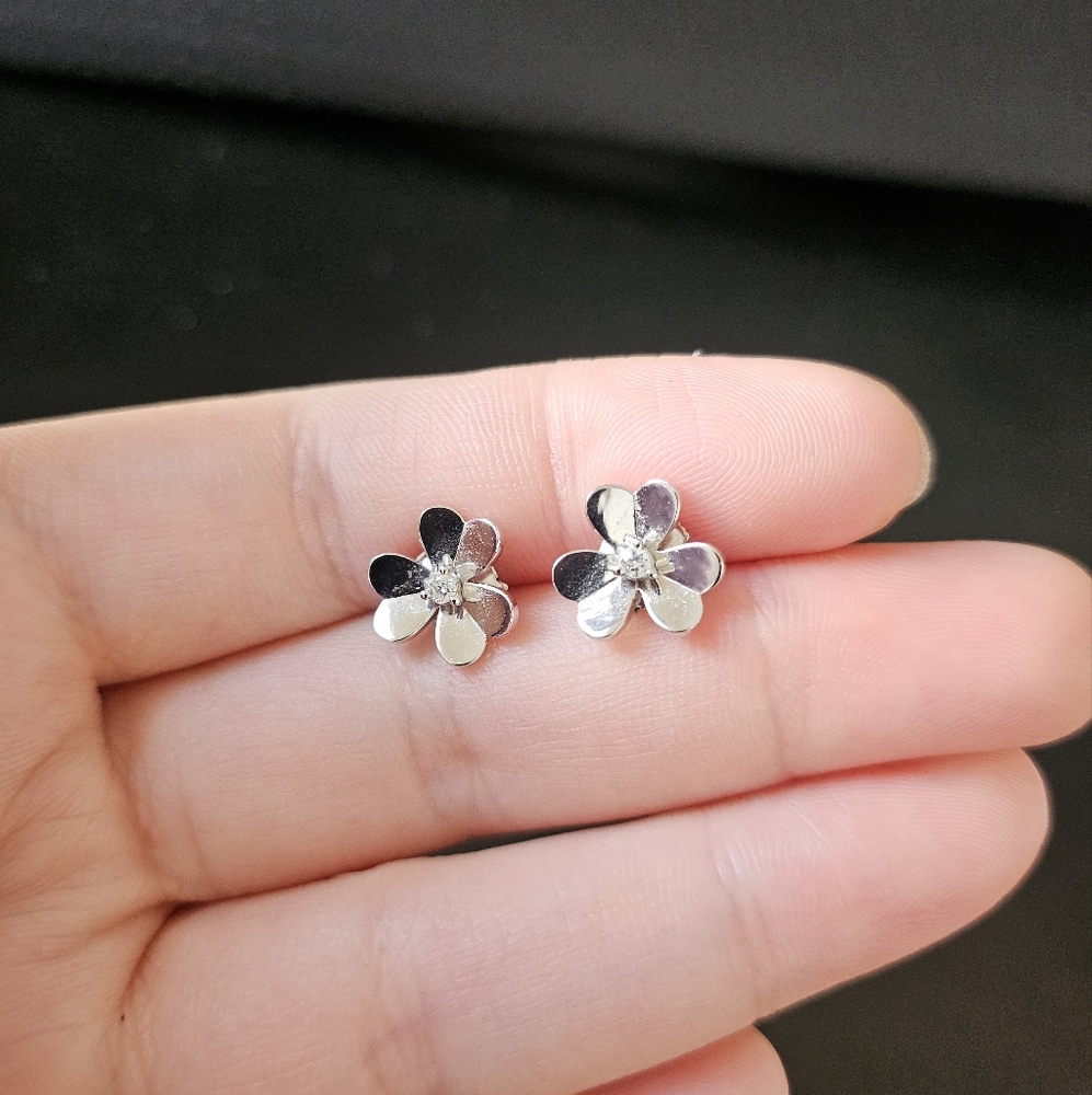 Frivole Earring 18k white gold